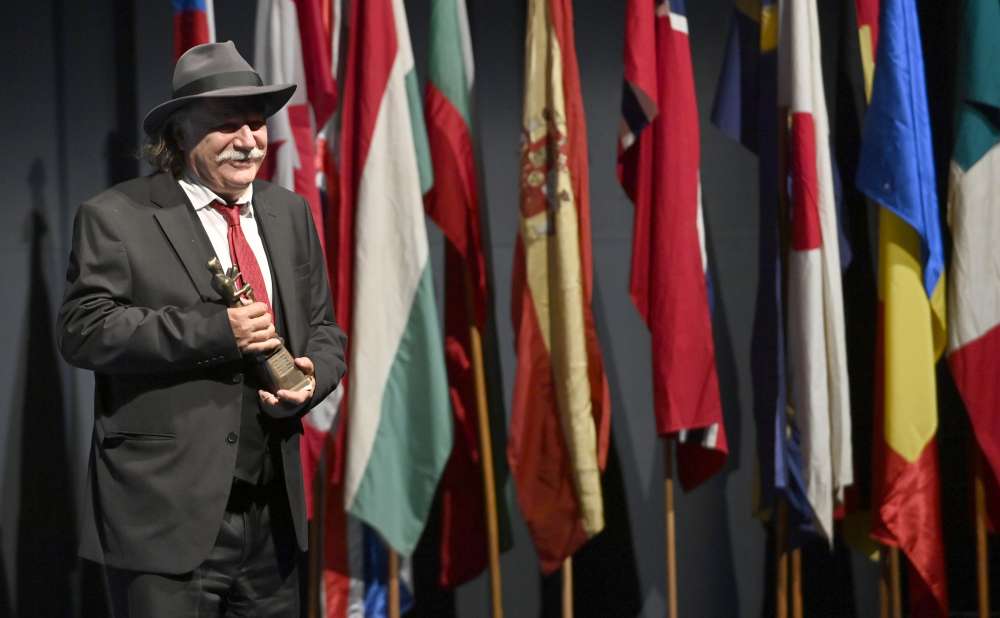 Rade Šerbedžija prima nagradu "Beogradski pobednik"
