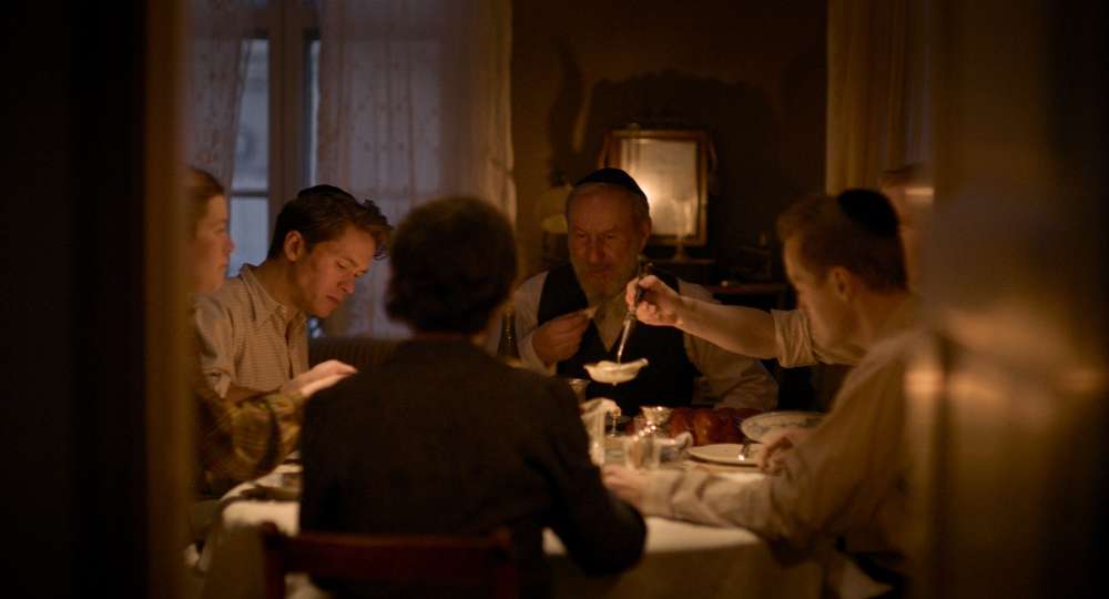 DEN STØRSTE FORBRYTELSEN / BETRAYED